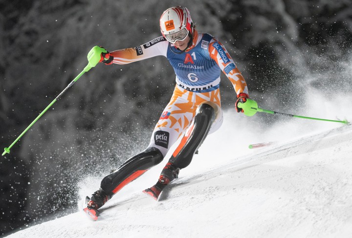Vlhová vo Flachau zlomila bránku a skončila druhá. Víťazka Shiffrinová navýšila náskok v hodnotení slalomu na 25 bodov